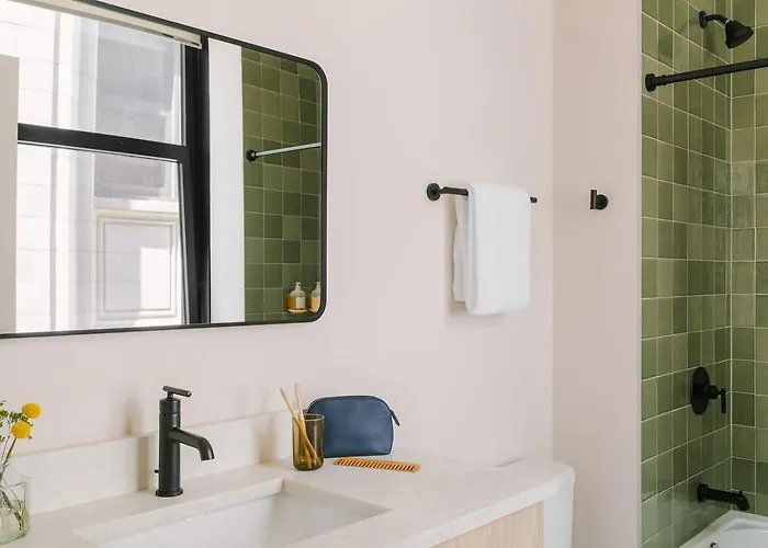 Livn West Loop 2 Bedroom View *